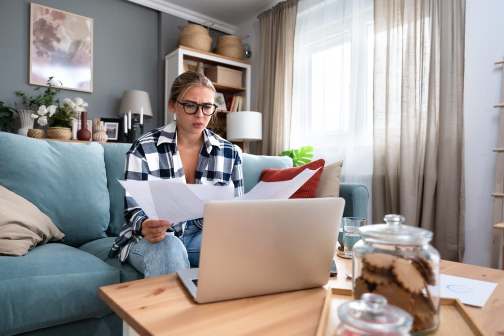 Young freelance business finance woman has a problem with attention deficit disorder (ADHD), she can't start work on new project.