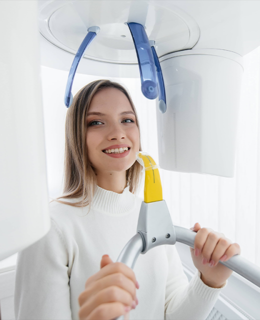A young woman makes a CT scan of the jaw, a circular snapshot of the jaw in modern dentistry
