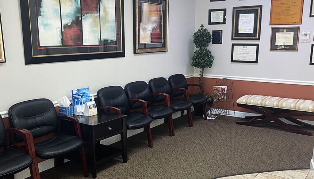 Boynton Beach Dental Care - Hugh B Rosenblatt, DMD, FAGD, FICOI Office waiting area