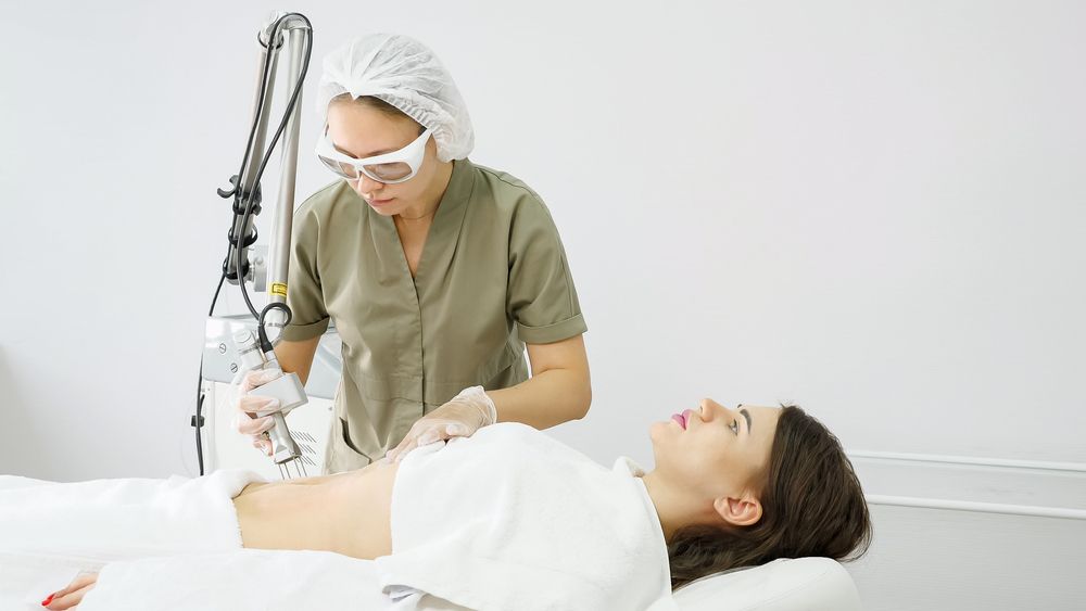 Professional,Therapist,Makes,Laser,Hair,Removal,Procedure,On,Attractive,Lady