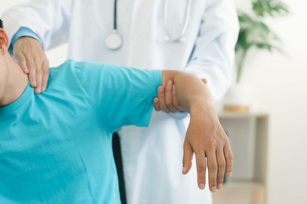 The therapist Stretched a Patient about pain in the muscles of the arms and Shoulders